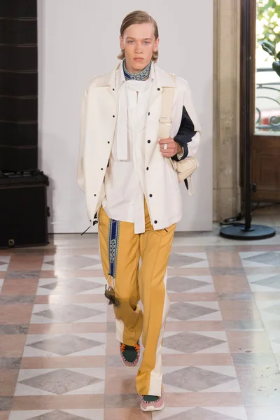 Look 29